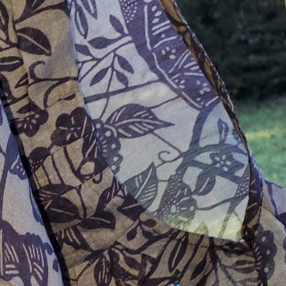 Floral pattern earth tones sheer top - size 6 - Picture 5 of 7